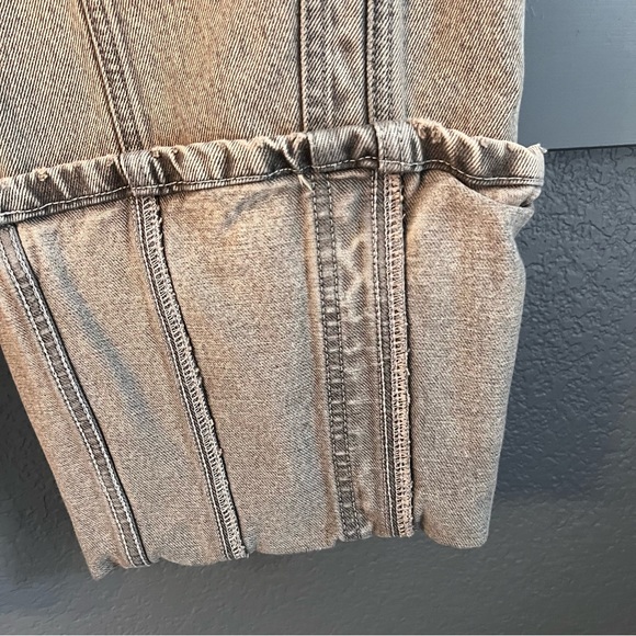 WE THE FREE • Olsen cuffed barrel jeans
Excellent Condition - Picture 4 of 12